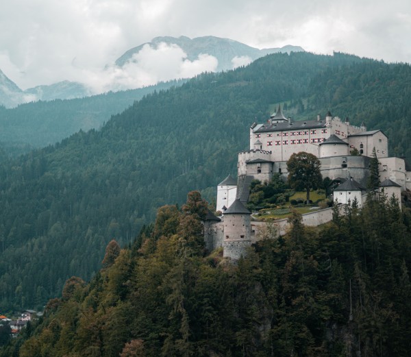 Burg Hohenwerfen © Anja Junghans on Unsplash