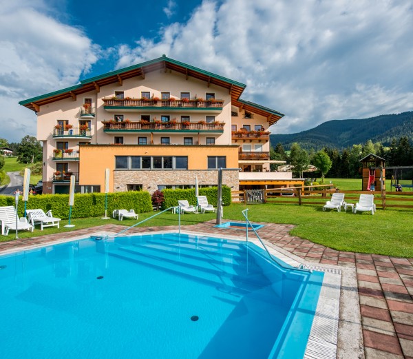 Hoteleigener Pool in Niedernfritz