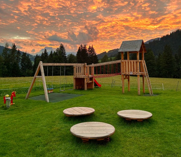 Spielplatz mit Abendstimmung