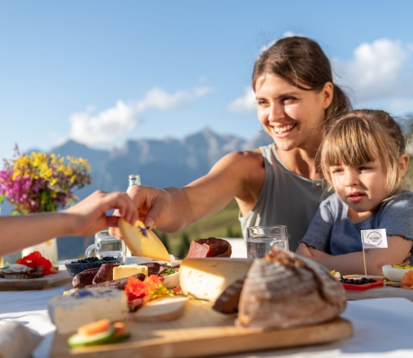 Jause auf der Alm © SalzburgerLand Tourismus I Christian Lorenz