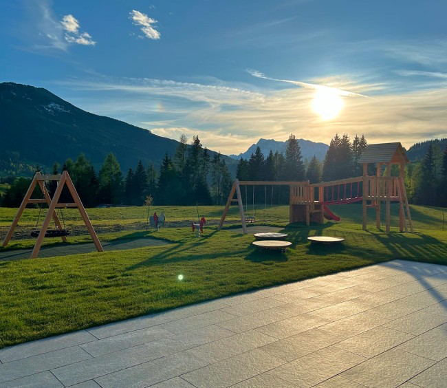 Kinderspielplatz direkt vor dem Hotel Hochkönigblick