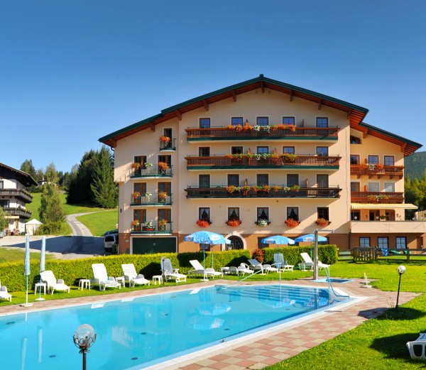 Hoteleigener Pool im Urlaub in Niedernfritz