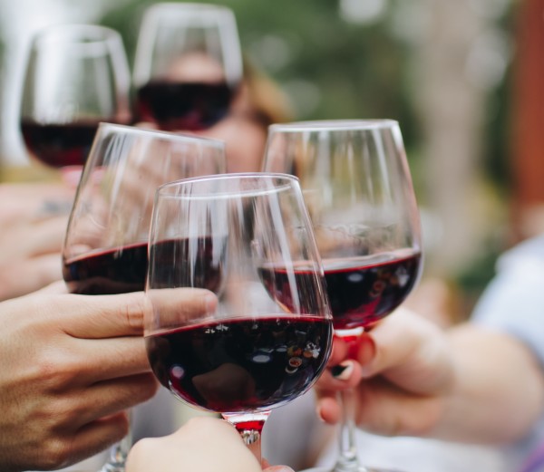 Weingläser © Kelsey Knight on Unsplash